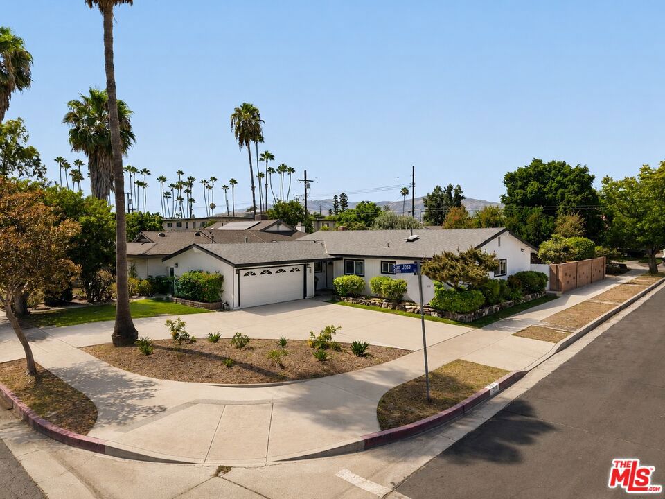 10501 Forbes Avenue — photo
