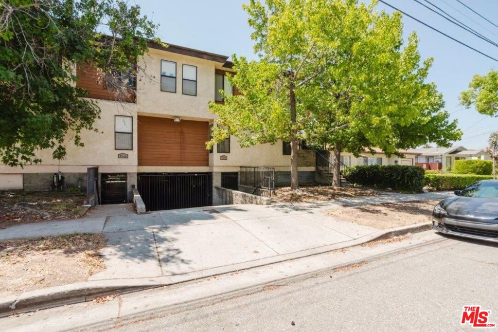 914 E Elk Avenue 3 — photo