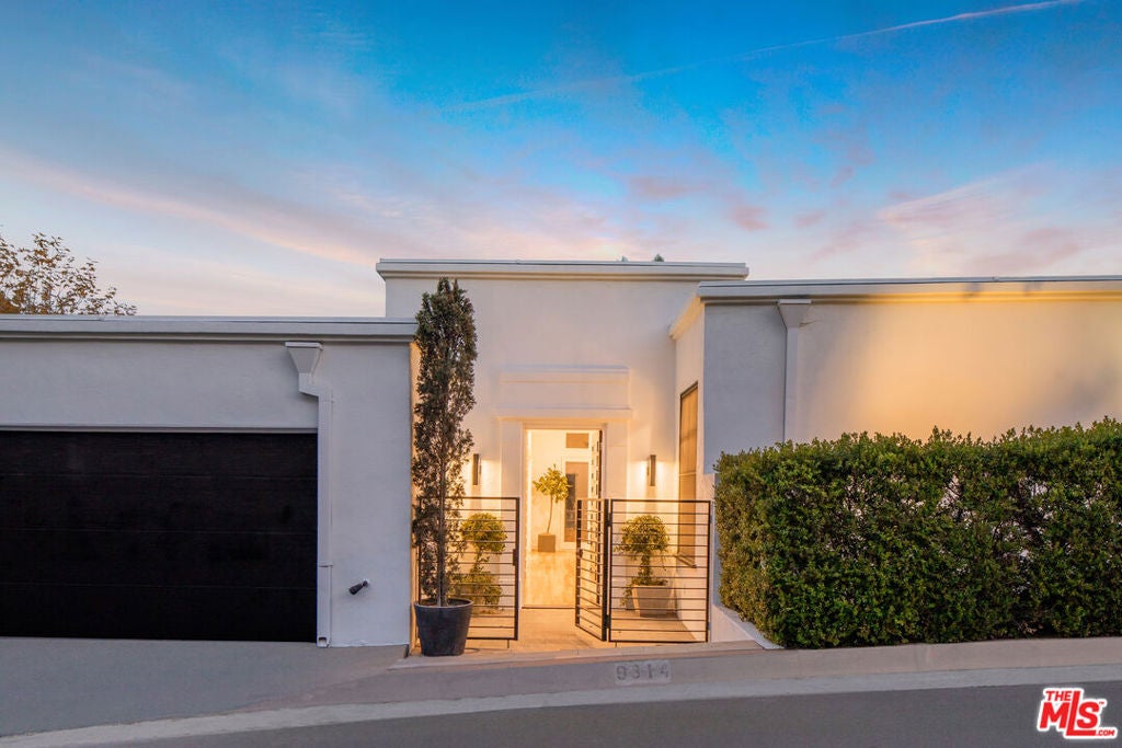 9314 Lloydcrest Drive — photo