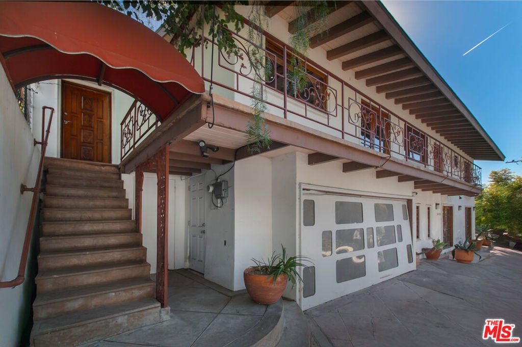 2430 Coldwater Canyon Drive — photo