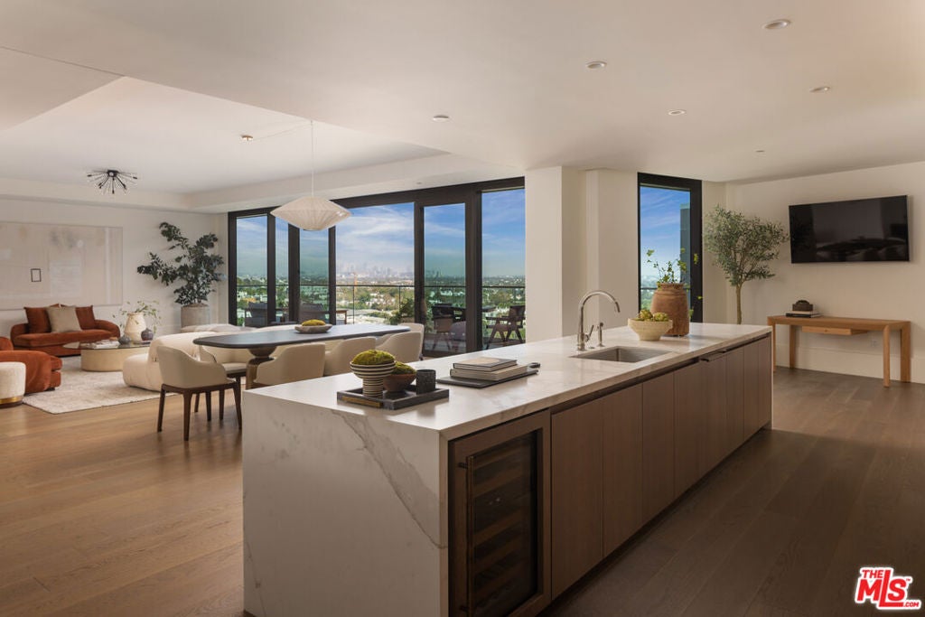 8420 W Sunset Boulevard 702 — photo