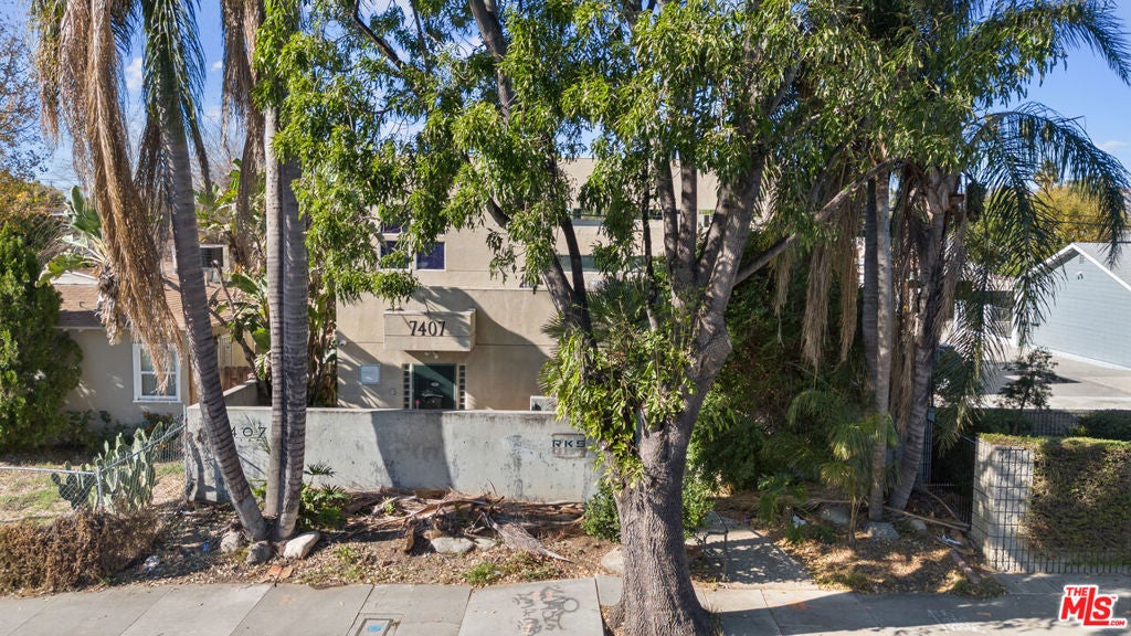 7407 Topanga Canyon Boulevard — photo
