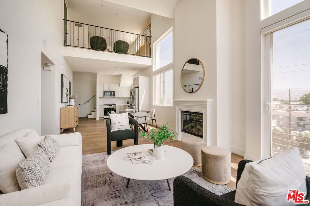 11011 Huston Street Ph3 — photo