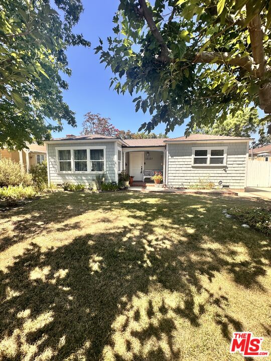 12123 Addison St — photo