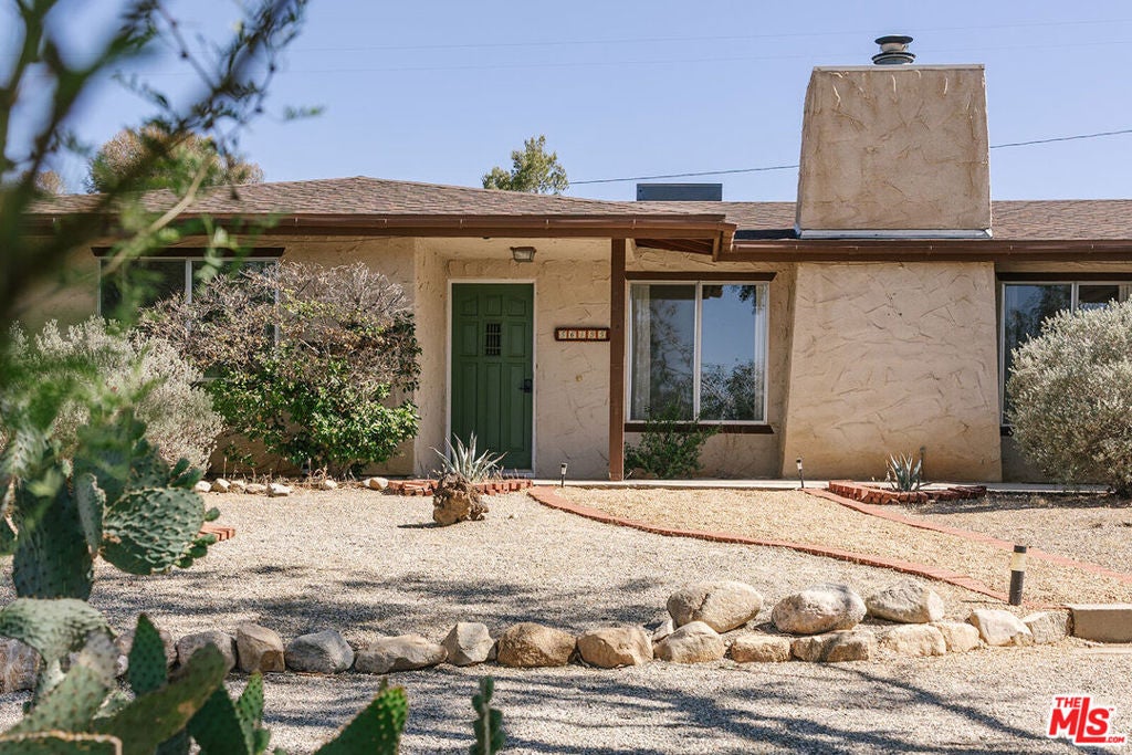 56435 Carlyle Drive — photo