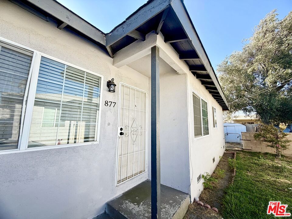 877 W Wilson Street — photo
