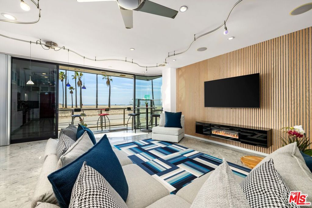 3007 Ocean Front Walk — photo