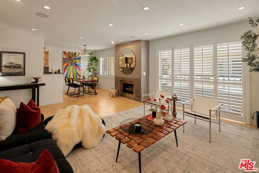 1221 N Kings Road 307 — photo