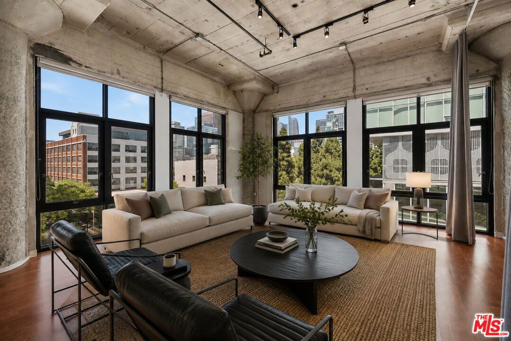 330 W 11th Street 406 — photo