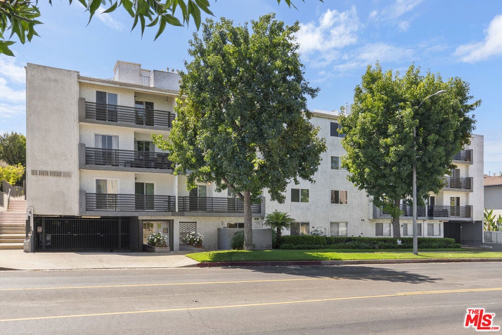 1515 S Beverly Drive 201 — photo
