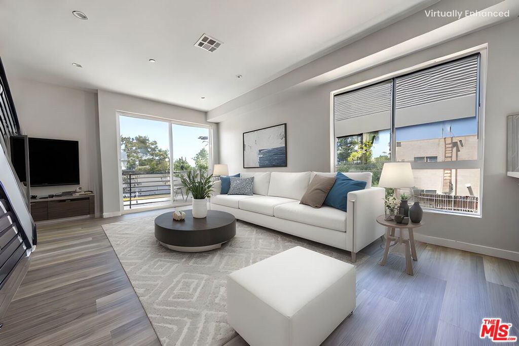 6702 Balboa Boulevard a — photo