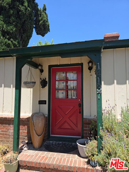 14137 Hamlin Street — photo