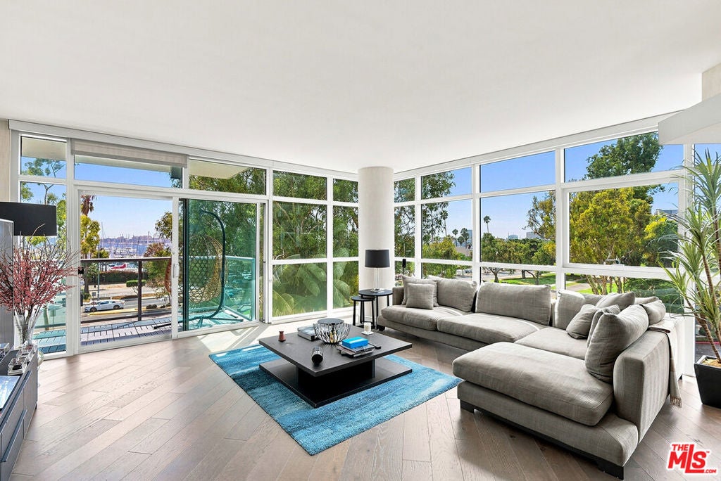 13700 Marina Pointe Drive 305 — photo