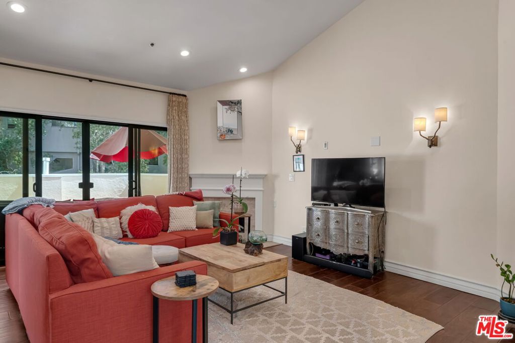 1722 Malcolm Avenue 304 — photo