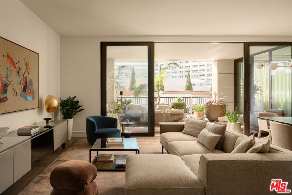 9900 S Santa Monica Boulevard 2D — photo