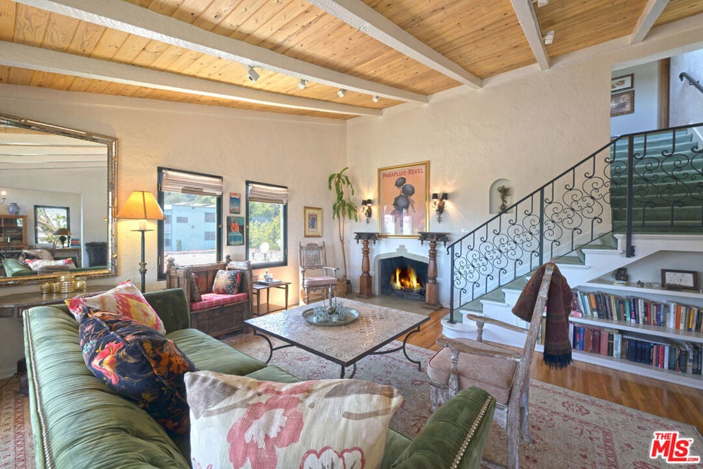 6855 Los Altos Place — photo