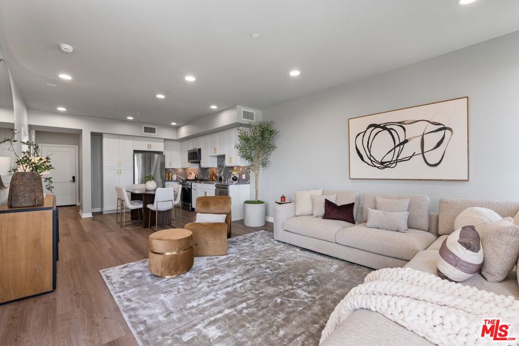 7428 Santa Monica Boulevard 406 — photo