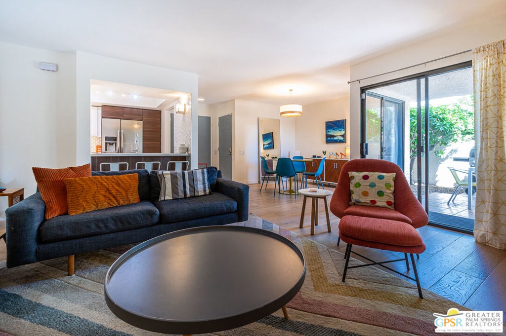 2094 Normandy Court — photo