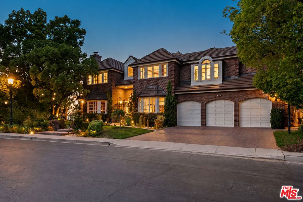 12053 Crest Court — photo