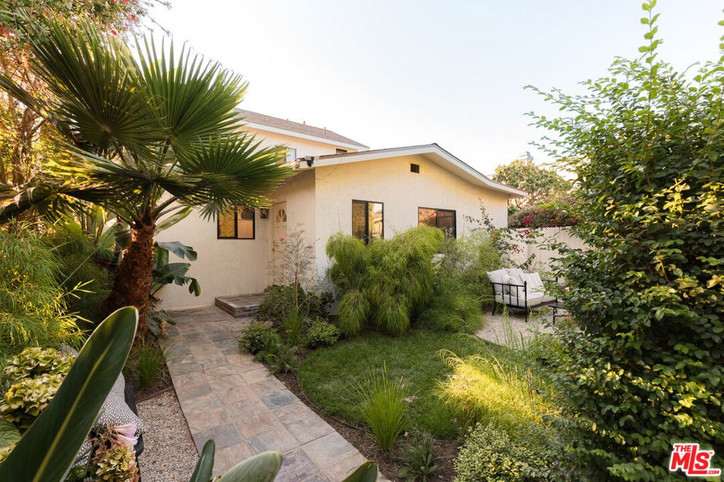 715 Nowita Place — photo