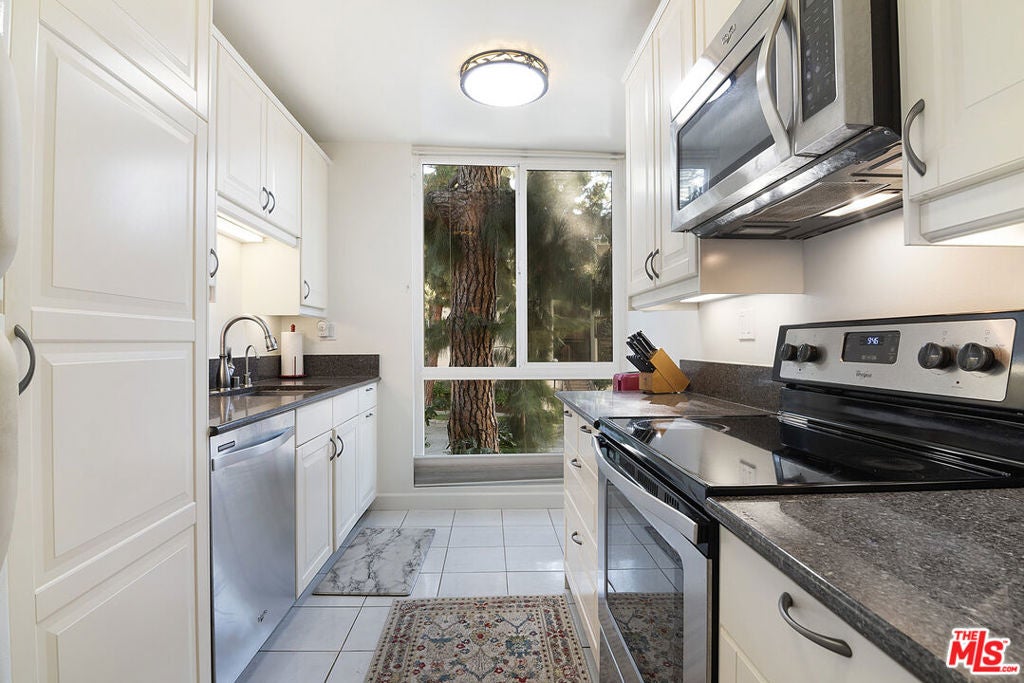 5625 Windsor Way 107 — photo