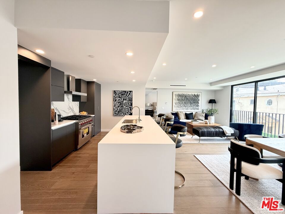 1017 N Croft Avenue 203 — photo