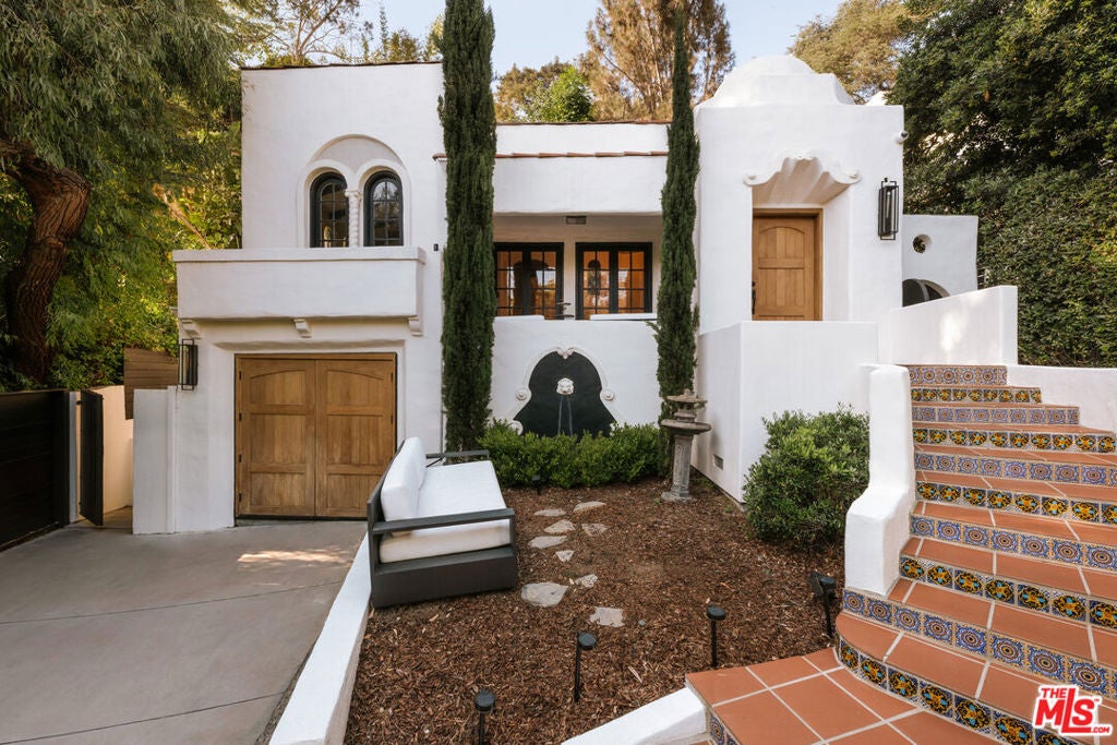 8061 Woodland Lane — photo