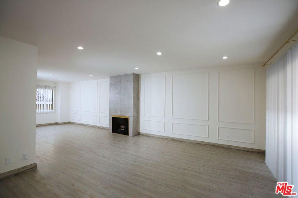 10214 Samoa Avenue 25 — photo