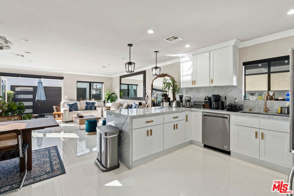 801 Howard Street — photo