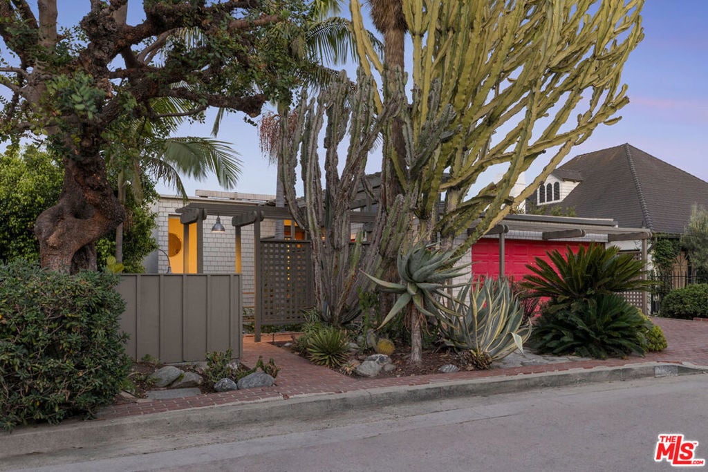 2276 Moreno Drive — photo