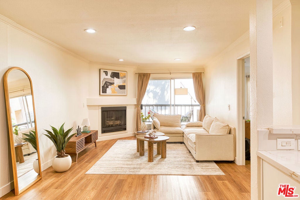 5510 Owensmouth Avenue 218 — photo