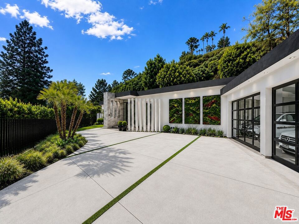 1049 Loma Vista Drive — photo