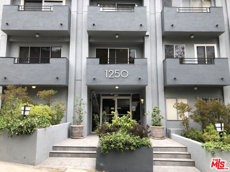 1250 N Kings Road 506 — photo