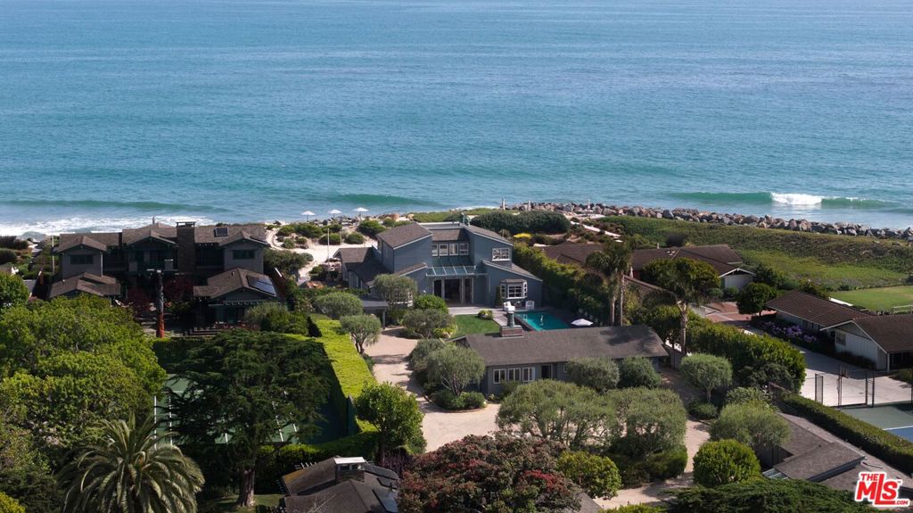 4217 Avenue Del Mar — photo