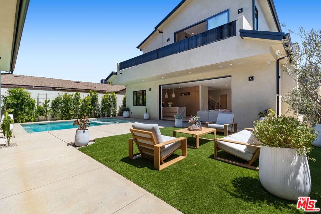 15721 Addison Street — photo