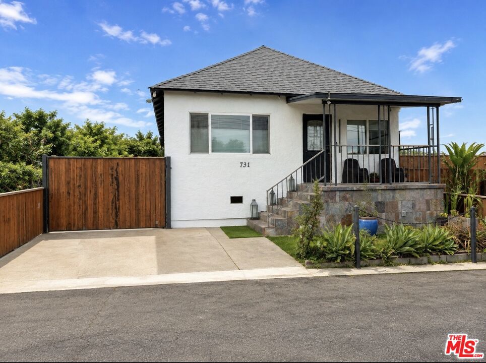731 Coronel Street — photo