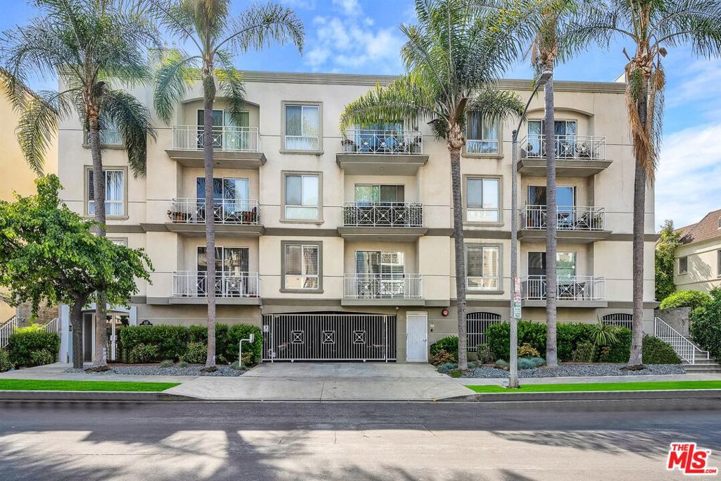 117 S Clark Drive 305 — photo