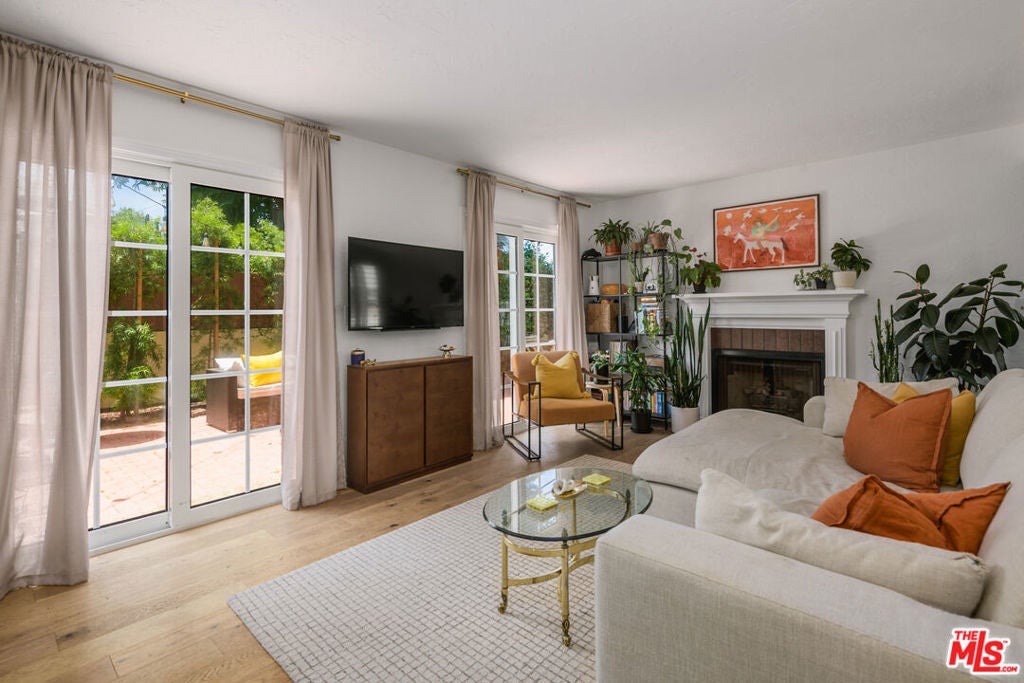 4035 Wade Street B — photo