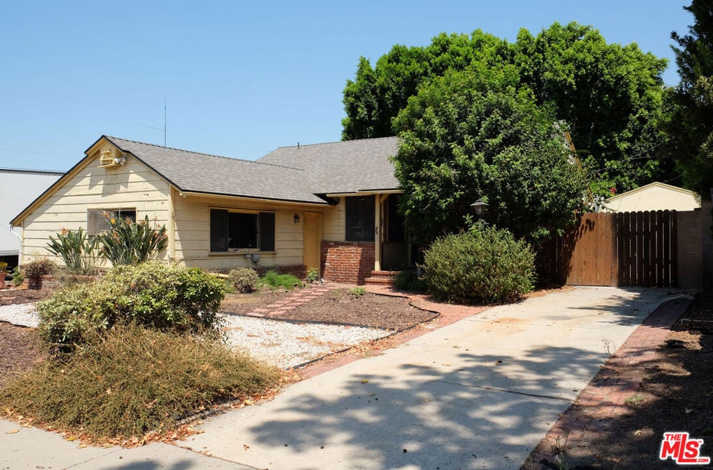 12209 Crewe Street — photo