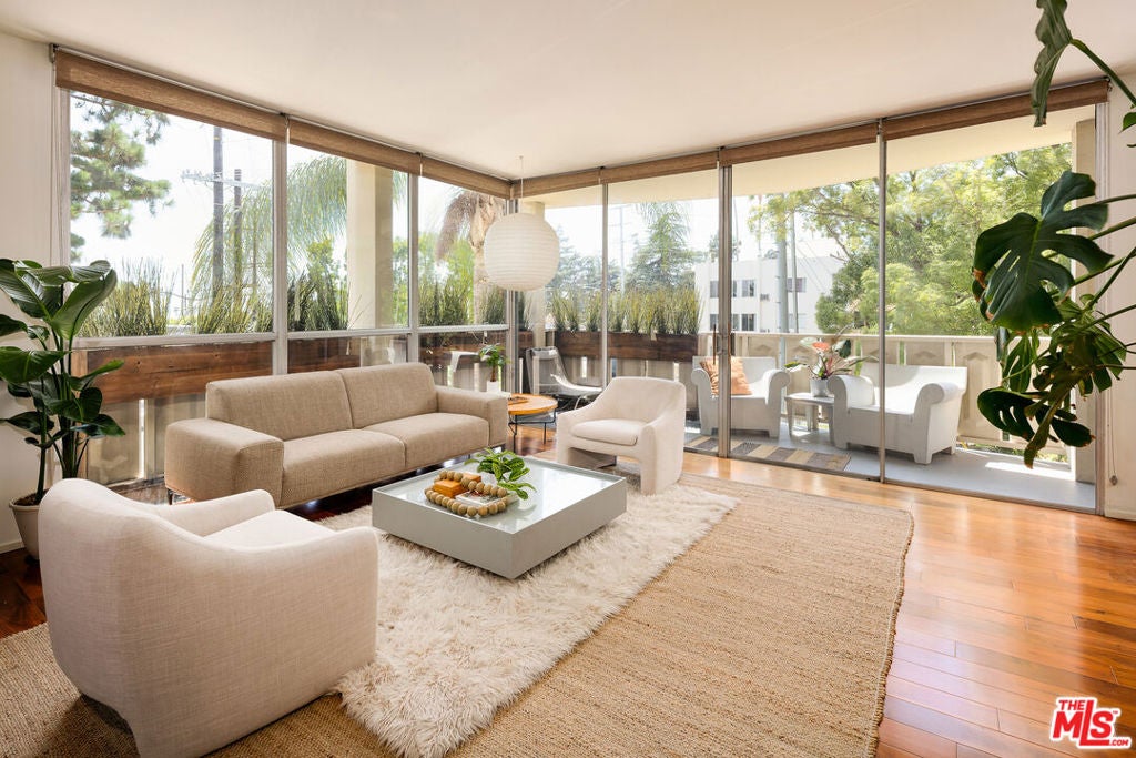 4455 Los Feliz Boulevard 207 — photo