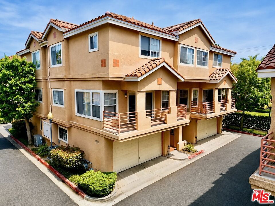 14063 Lemoli Avenue — photo