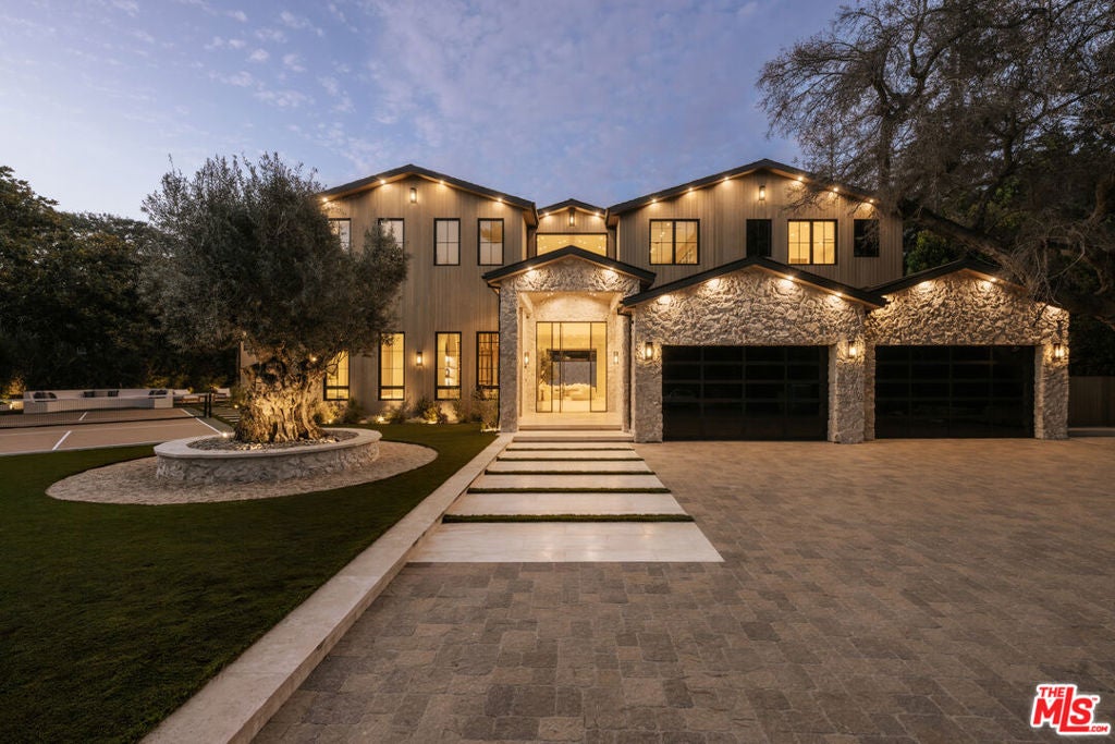2130 Mandeville Canyon Road — photo