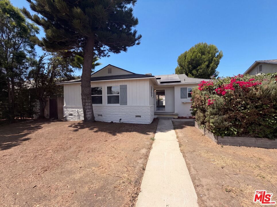 8015 Aldea Avenue — photo