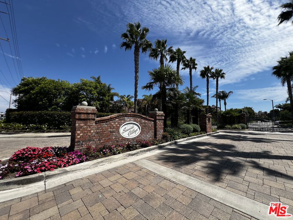 7825 Seaglen Drive — photo