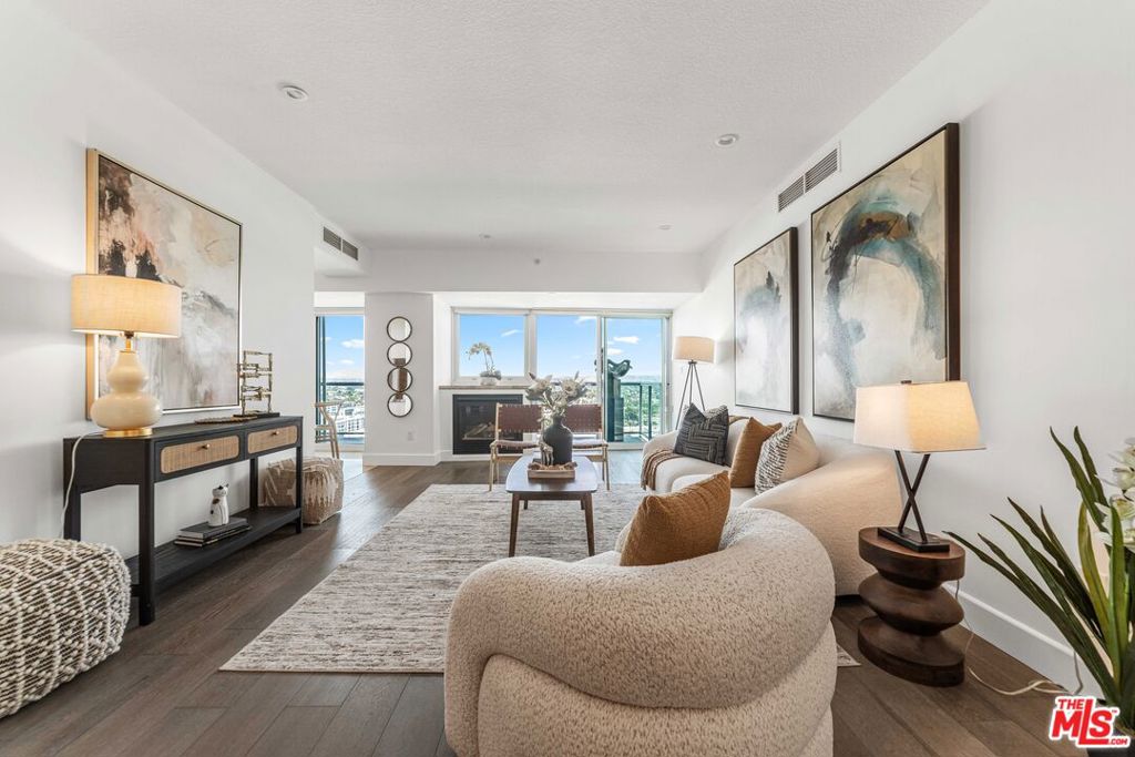 13600 Marina Pointe Drive 1904 — photo