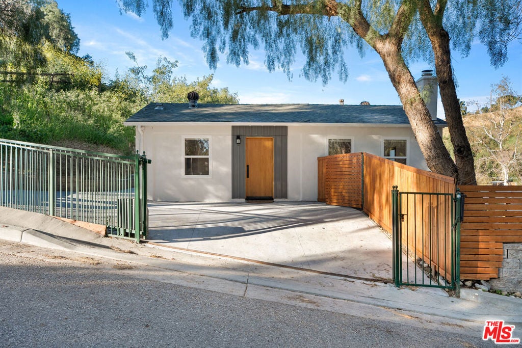 10315 Wheatland Avenue — photo