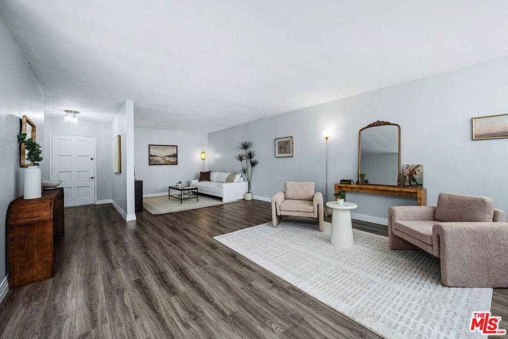 530 S Barrington Avenue 109 — photo