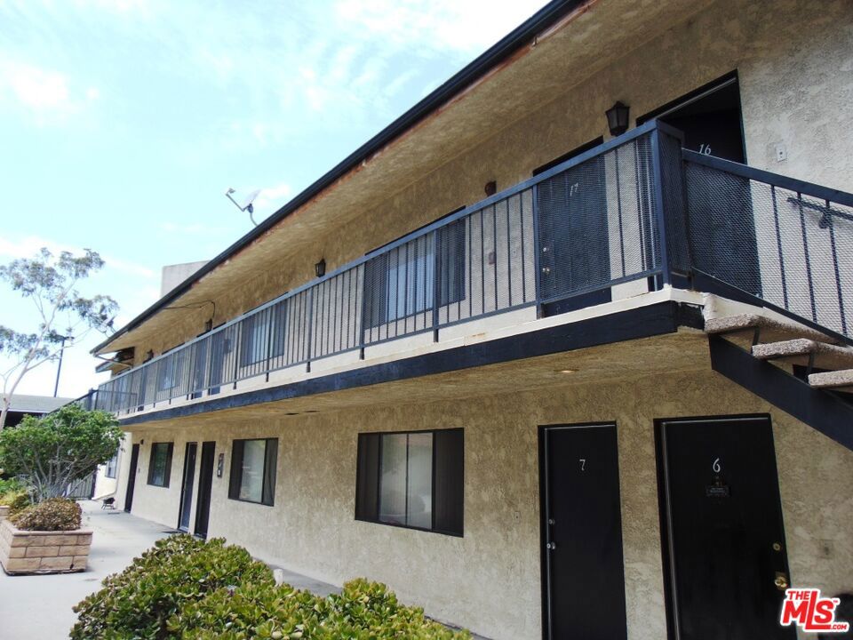 12100 Birch Avenue 22 — photo