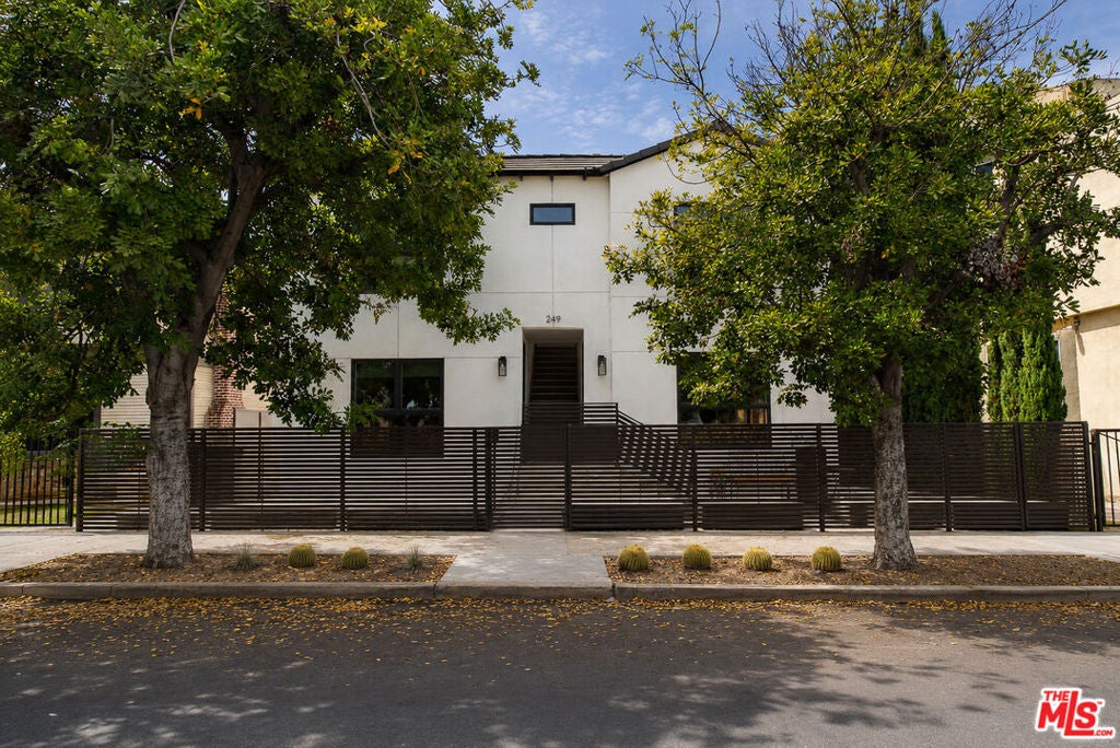 249 N Bonnie Brea Street 4 — photo