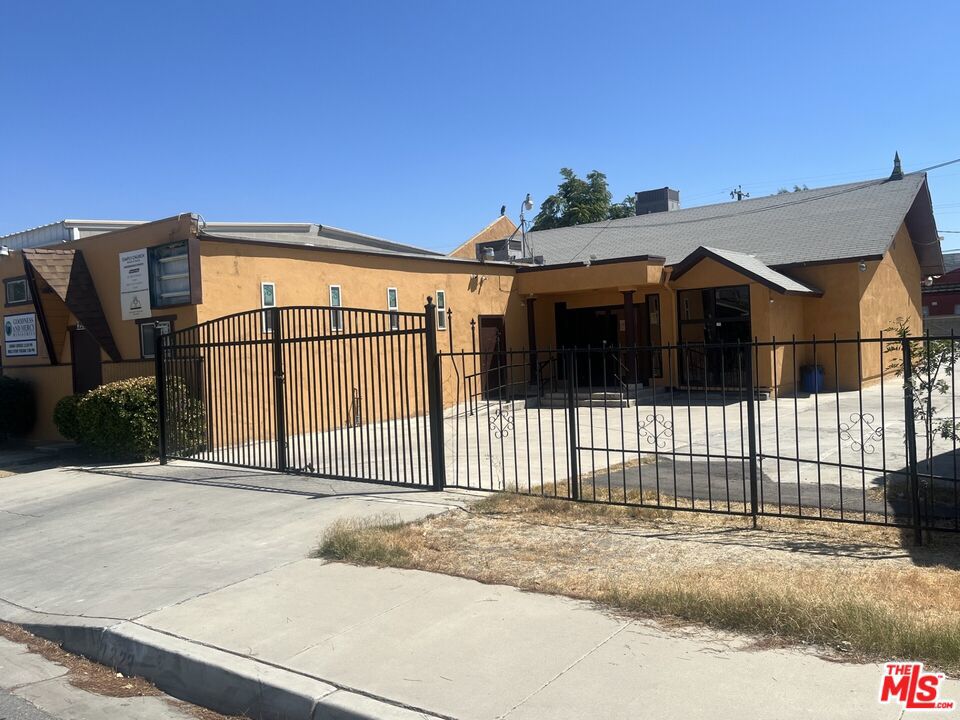 1223 Dolores Street — photo